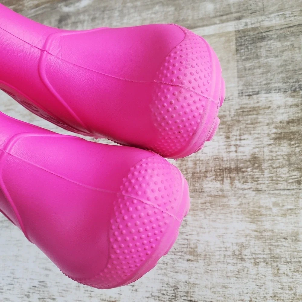 CROCS worn 2x